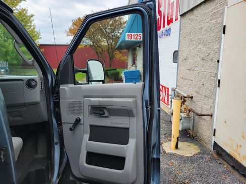 Used 2014 Ford E-350 and Econoline 350 Super Duty w/ Insulation Package image 47