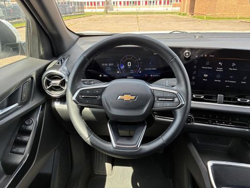 Used 2025 Chevrolet Equinox LT FWD image 29