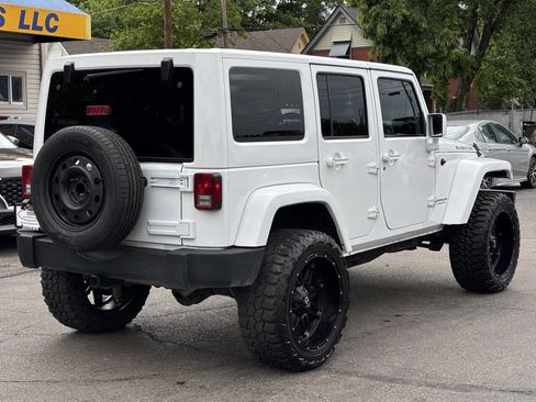 Used 2017 Jeep Wrangler Unlimited Rubicon w/ Connectivity Group AWD/4WD image 8