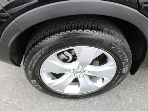 Used 2022 Volvo XC40 T4 Momentum image 20