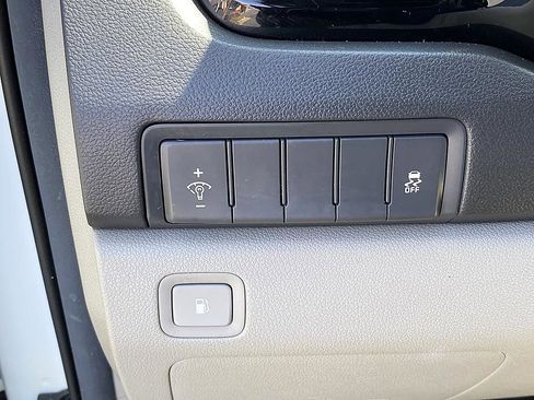 Used 2016 Kia Sedona EX image 24