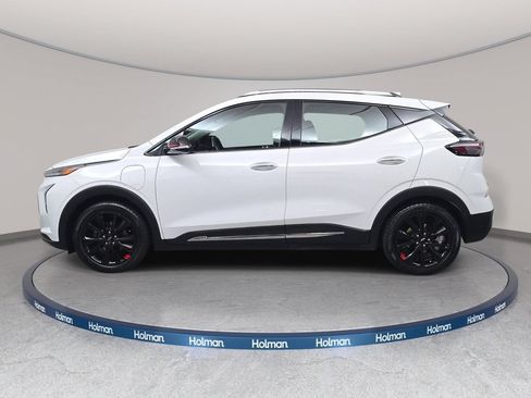 Used 2023 Chevrolet Bolt EUV Premier w/ Sun & Sound Package FWD image 9
