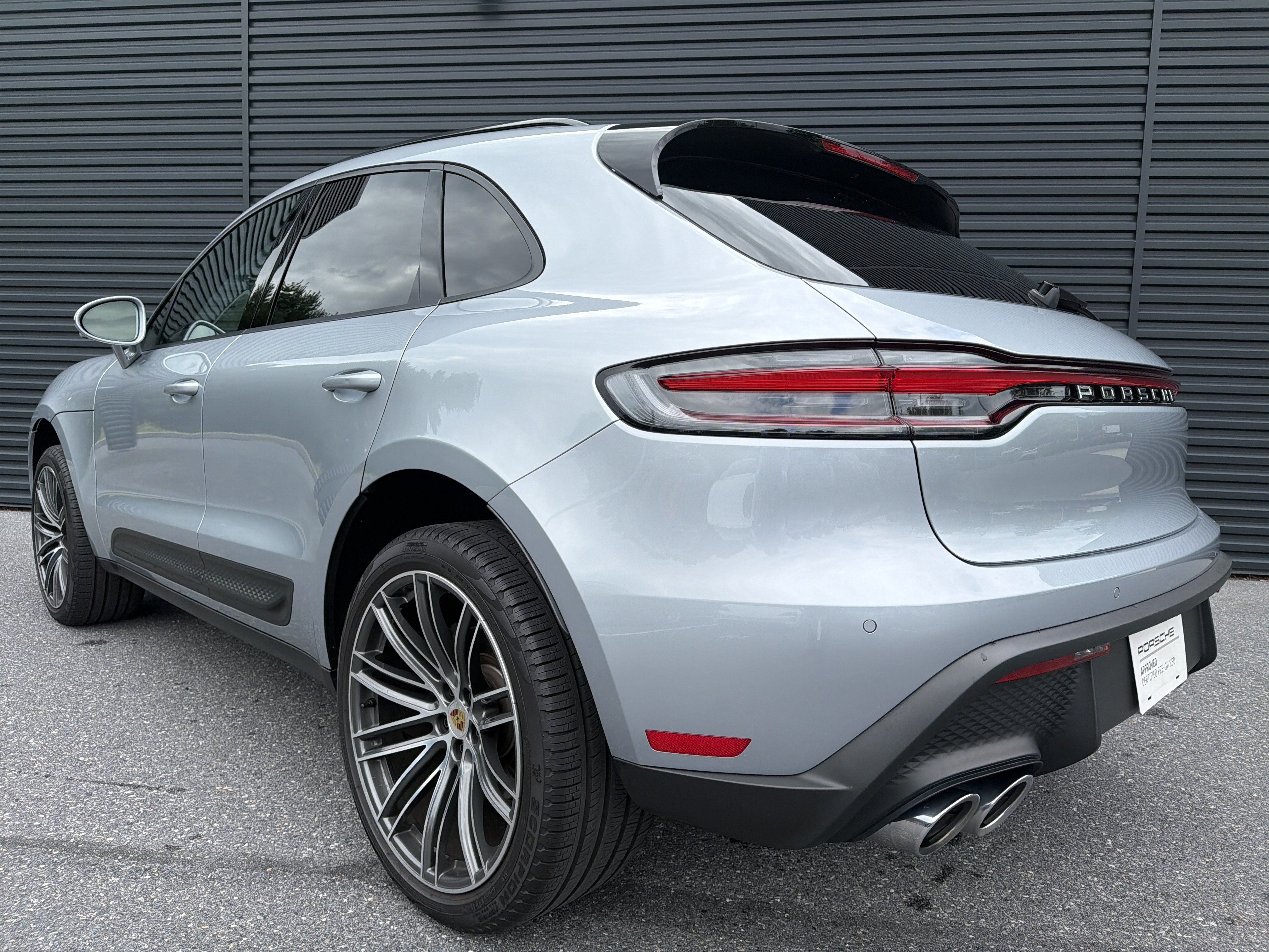 Certified 2026 Porsche Macan AWD/4WD image 7