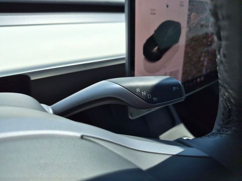 Used 2024 Tesla Model Y Long Range AWD/4WD image 28