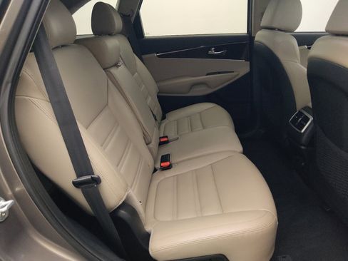 Used 2019 Kia Sorento EX FWD image 19