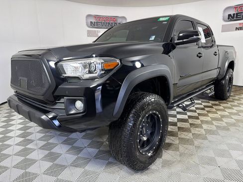 Used 2019 Toyota Tacoma TRD Off-Road image 8