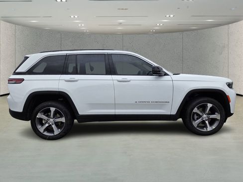 New 2026 Jeep Grand Cherokee Limited RWD image 3