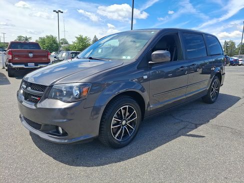 Used 2014 Dodge Grand Caravan SXT FWD image 3