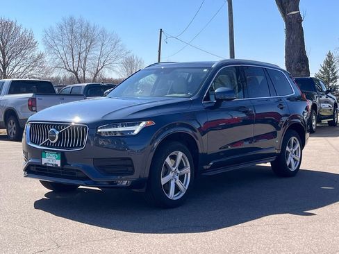 Used 2022 Volvo XC90 T6 Momentum image 4