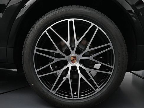 Certified 2026 Porsche Cayenne AWD/4WD image 26