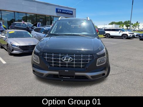 Used 2025 Hyundai Venue SEL FWD image 10