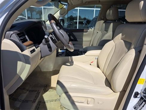 Used 2020 Lexus LX 570 4WD w/ Luxury Package image 11
