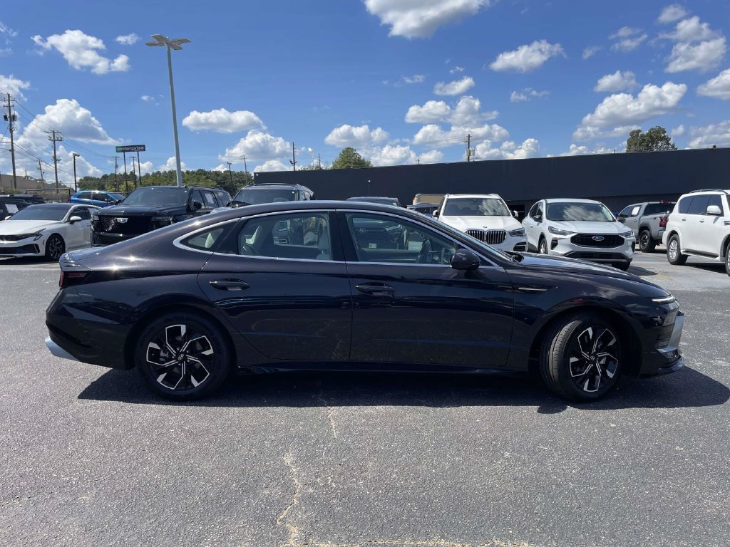 Used 2025 Hyundai Sonata SEL FWD image 2