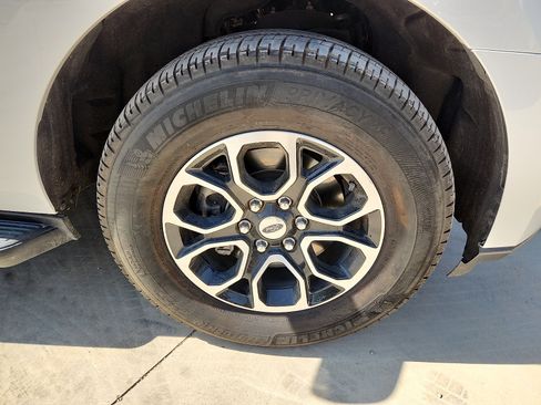 Used 2024 Ford Expedition XLT AWD/4WD image 9