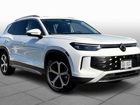 New 2026 Volkswagen Tiguan SE image 2