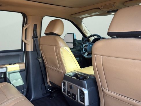 Used 2022 Ford F250 Lariat w/ Lariat Ultimate Package AWD/4WD image 28