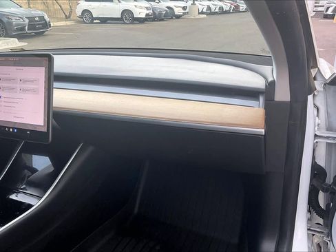 Used 2019 Tesla Model 3 Standard Range image 16