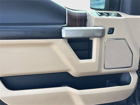 Used 2015 Ford F150 Lariat image 20