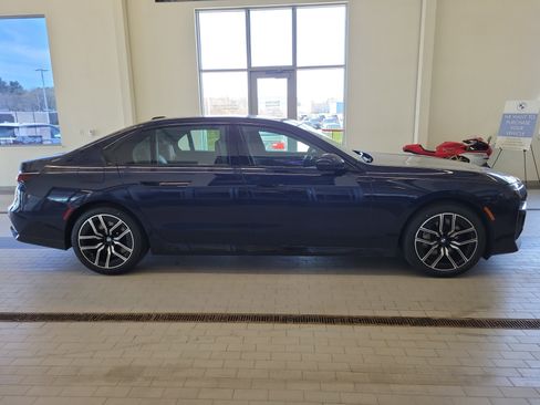 Used 2023 BMW 760i xDrive AWD/4WD image 4