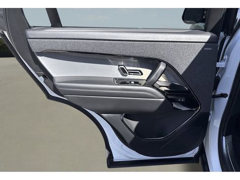 Used 2025 Land Rover Range Rover Sport SE image 29