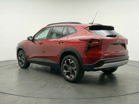 Used 2025 Chevrolet Trax LT FWD image 6