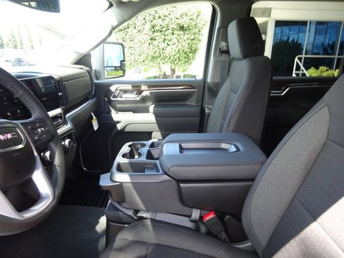 New 2026 GMC Sierra 2500 SLE AWD/4WD image 13