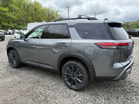New 2026 Nissan Pathfinder SL w/ SL Premium Package AWD/4WD image 3