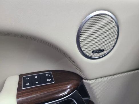Used 2016 Land Rover Range Rover HSE image 28