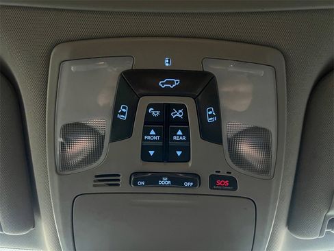 Used 2018 Toyota Sienna Limited image 36