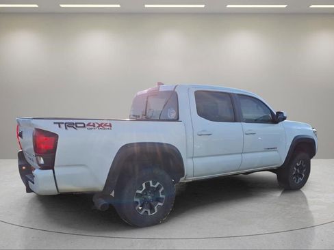 Used 2019 Toyota Tacoma TRD Off-Road w/ Technology Package AWD/4WD image 3