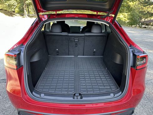 Used 2021 Tesla Model Y Long Range image 17