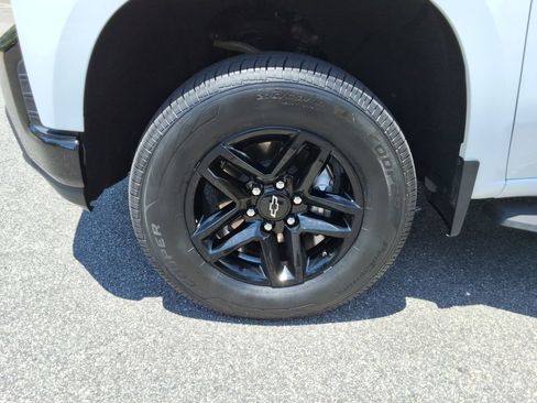 Certified 2021 Chevrolet Silverado 1500 Custom Trail Boss w/ LPO, Dark Essentials Package AWD/4WD image 10