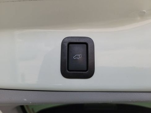 Used 2019 Toyota Highlander XLE FWD image 10
