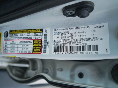 Used 2016 Toyota Tacoma SR5 image 38