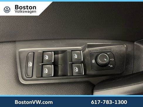 Certified 2021 Volkswagen Tiguan SE w/ Panoramic Sunroof Package image 30