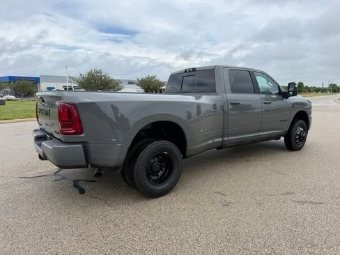 New 2026 RAM 3500 Laramie AWD/4WD image 17