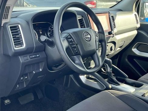 Used 2023 Nissan Frontier SV image 12