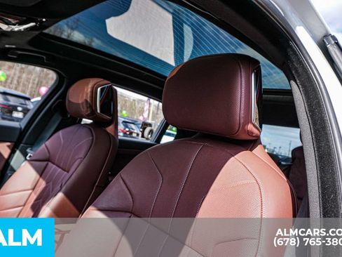 Used 2025 BMW i7 eDrive50 w/ M Sport Package RWD image 18