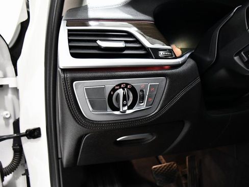 Used 2022 BMW 740i xDrive w/ Premium Package image 11