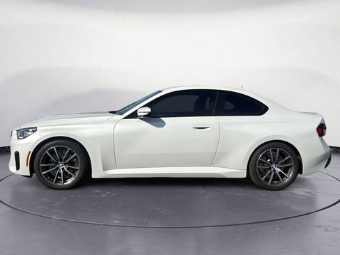 Used 2024 BMW 230i Coupe w/ Convenience Package RWD image 3