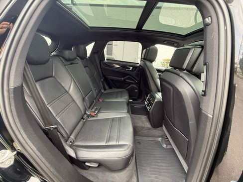 Used 2019 Porsche Cayenne E-Hybrid AWD/4WD image 25