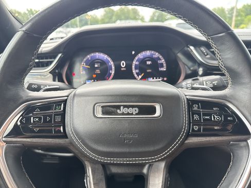 Used 2022 Jeep Grand Cherokee Overland RWD image 10