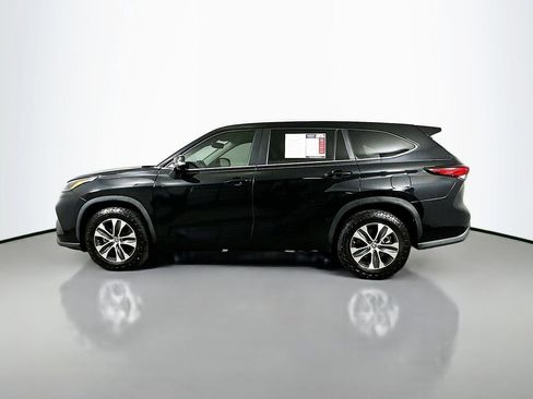 Used 2023 Toyota Highlander XLE image 5