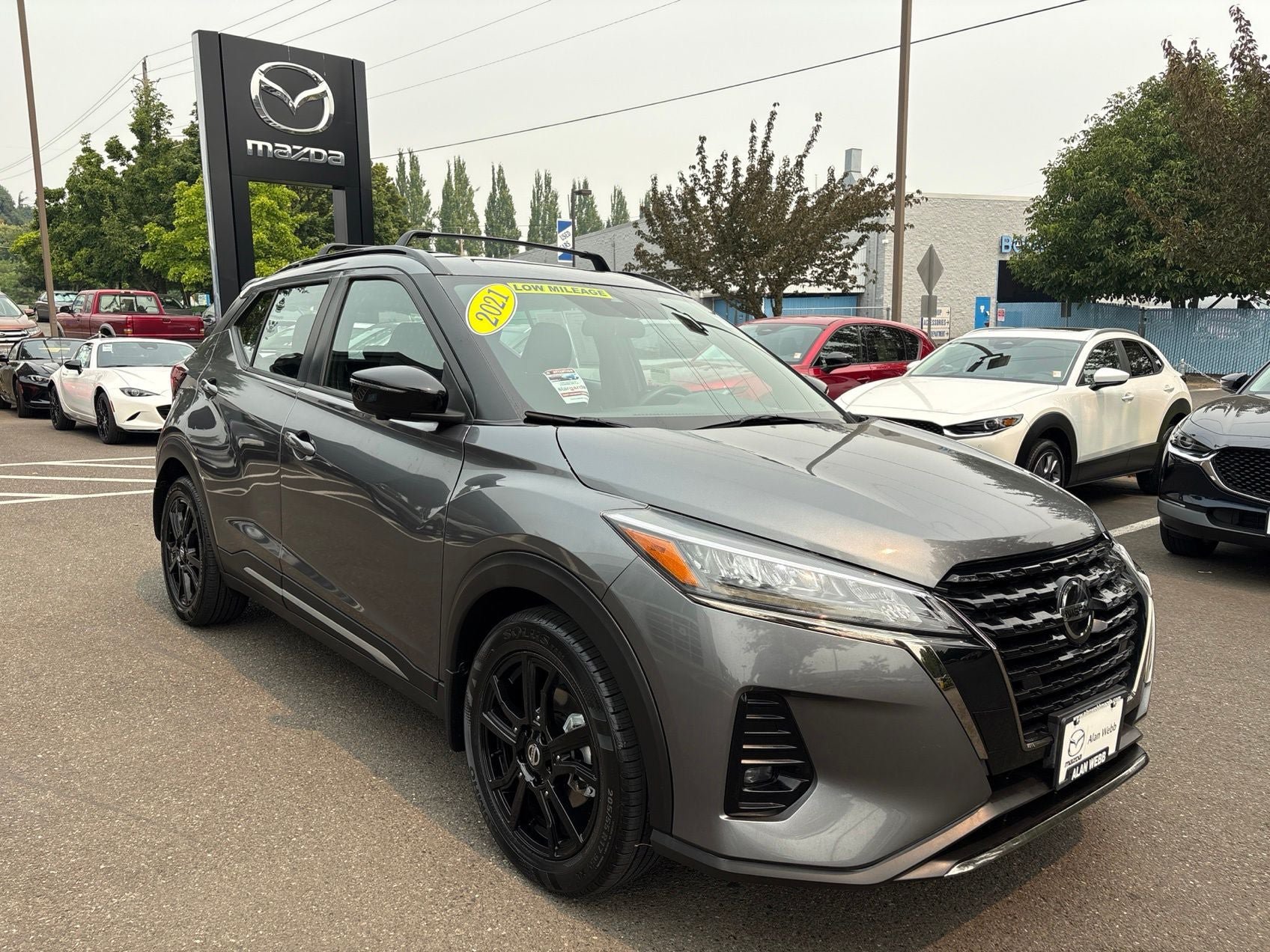 Used 2021 Nissan Kicks SR w/ Exterior Package FWD image 4