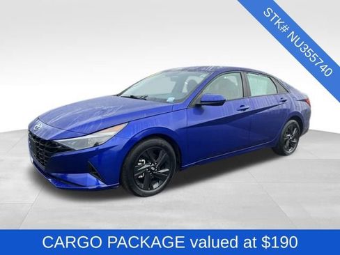Used 2022 Hyundai Elantra SEL w/ Cargo Package image 3