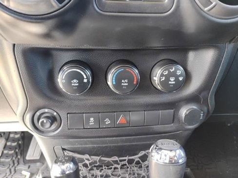 Used 2018 Jeep Wrangler Unlimited Sport S AWD/4WD image 17