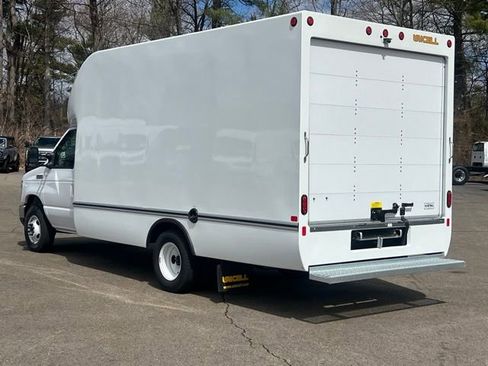 New 2027 Ford E-350 and Econoline 350 Super Duty w/ Power Equipment Group RWD image 7