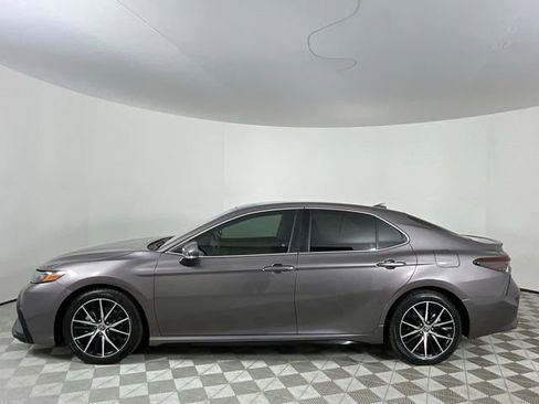 Used 2022 Toyota Camry SE FWD image 8