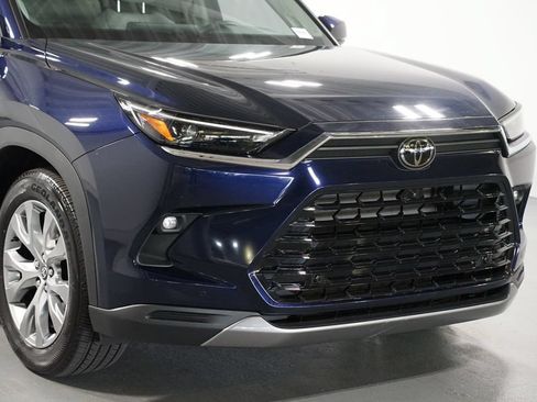 Certified 2025 Toyota Grand Highlander FWD image 4