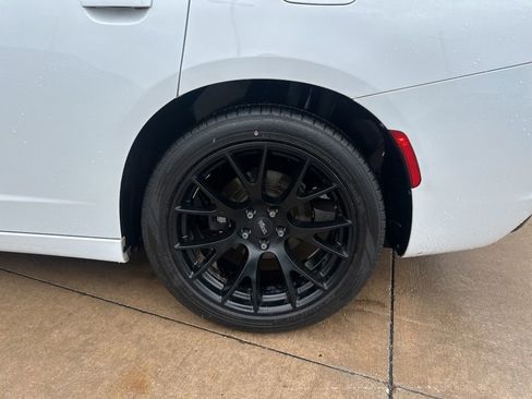 Used 2016 Dodge Charger SXT RWD image 8